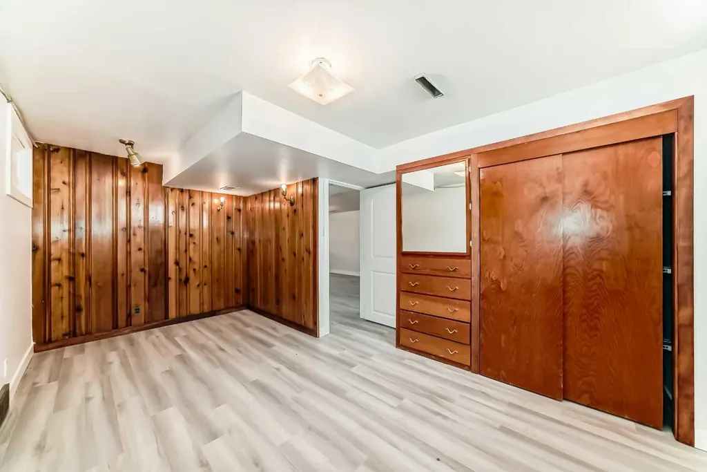6040 Thornburn Drive NW Calgary AB T2K 3P7