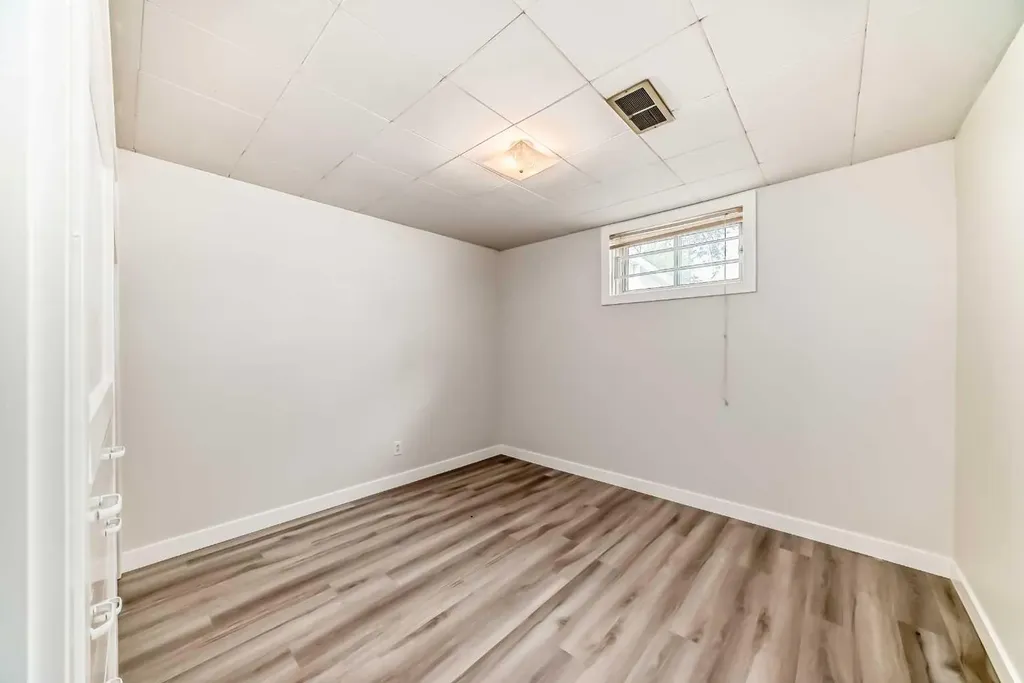 6040 Thornburn Drive NW Calgary AB T2K 3P7