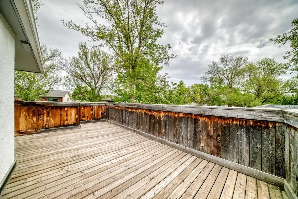 6040 Thornburn Drive NW Calgary AB T2K 3P7