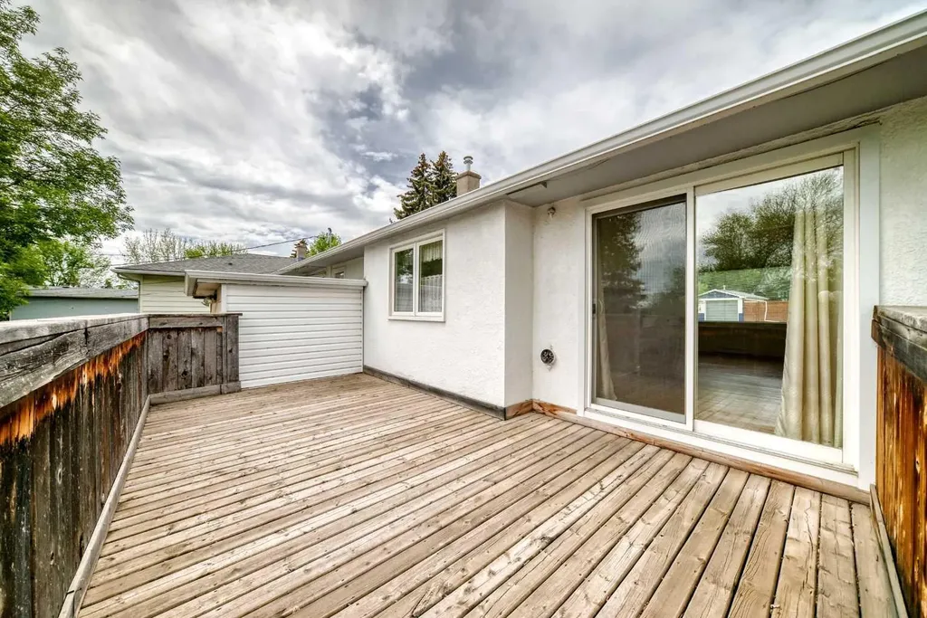 6040 Thornburn Drive NW Calgary AB T2K 3P7