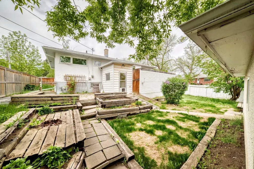 6040 Thornburn Drive NW Calgary AB T2K 3P7