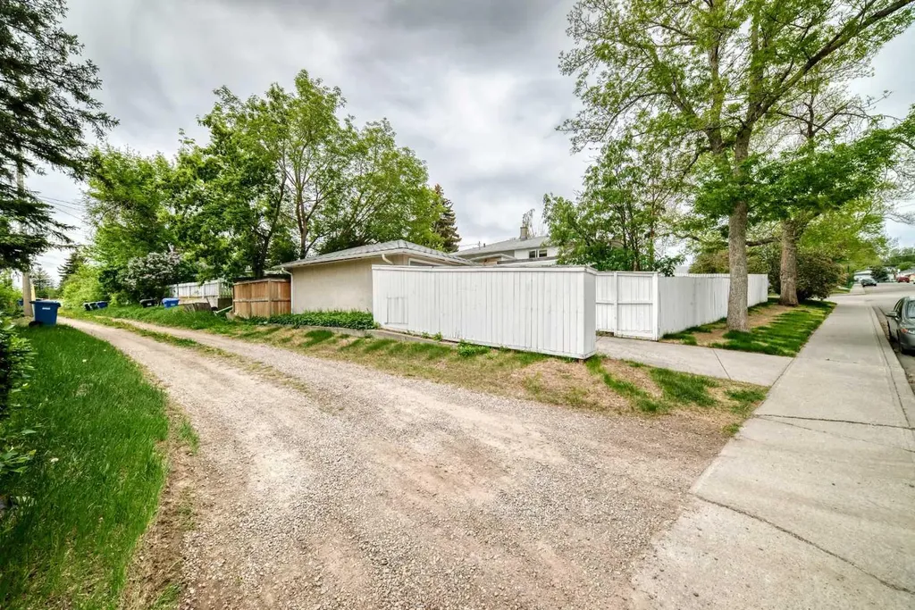 6040 Thornburn Drive NW Calgary AB T2K 3P7