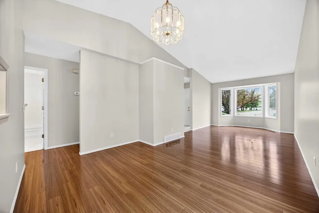 24 Edenwold Green NW Calgary AB T3A 5B8