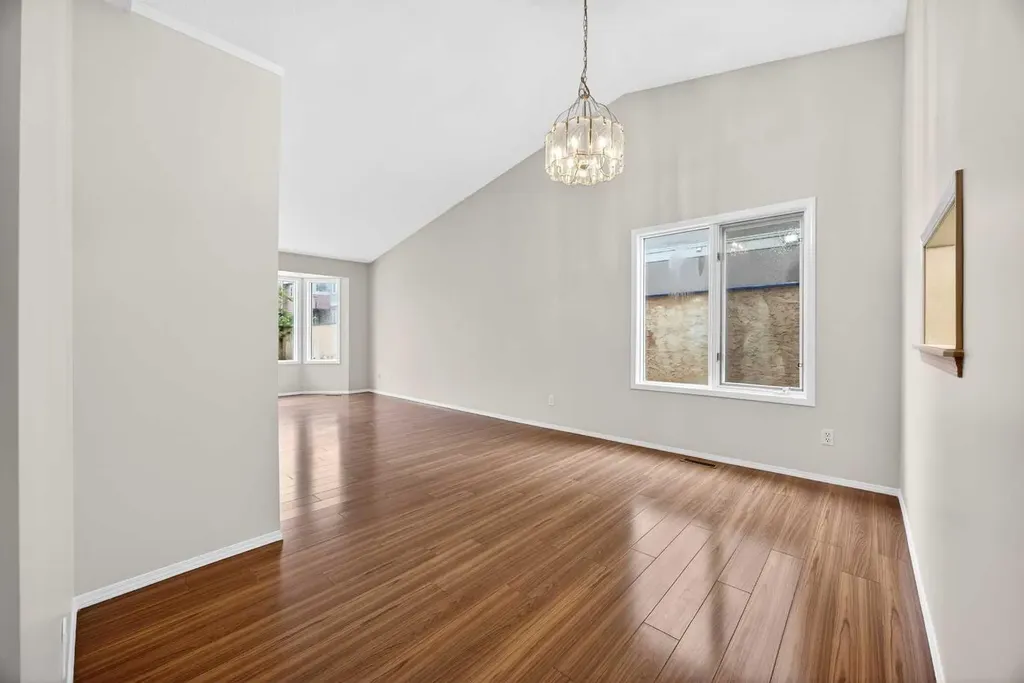 24 Edenwold Green NW Calgary AB T3A 5B8
