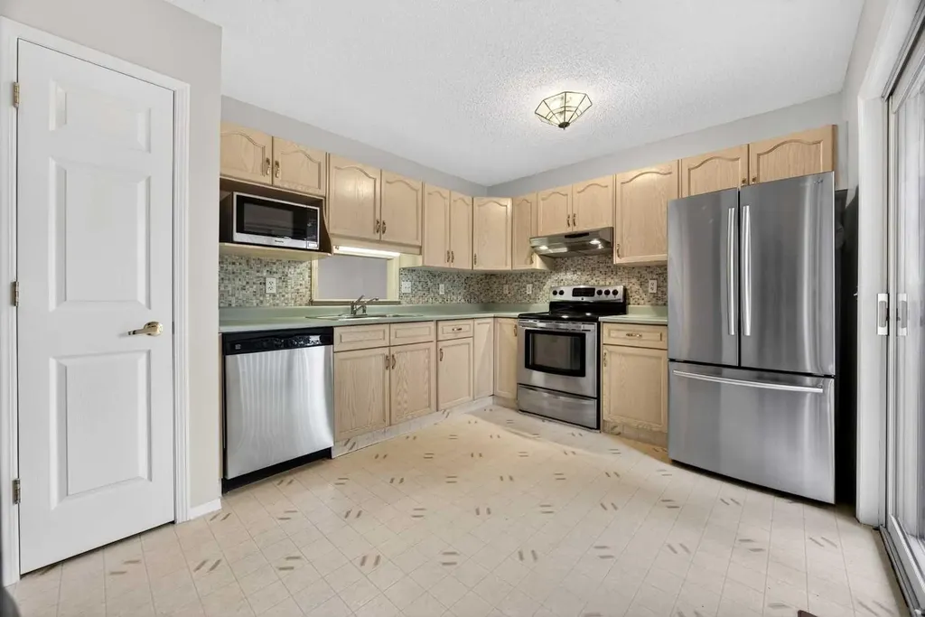 24 Edenwold Green NW Calgary AB T3A 5B8