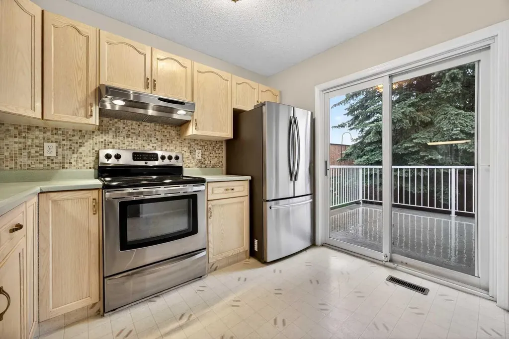 24 Edenwold Green NW Calgary AB T3A 5B8