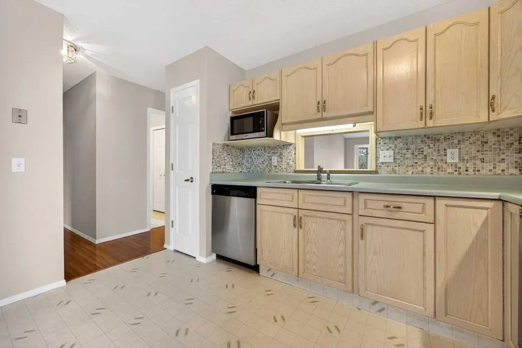 24 Edenwold Green NW Calgary AB T3A 5B8