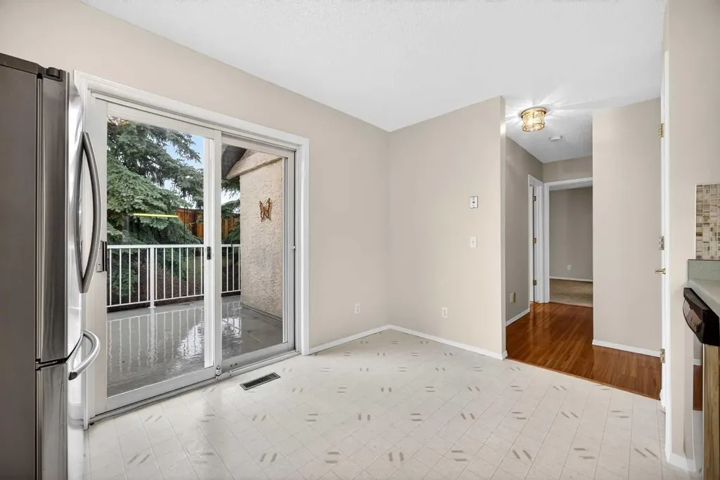 24 Edenwold Green NW Calgary AB T3A 5B8