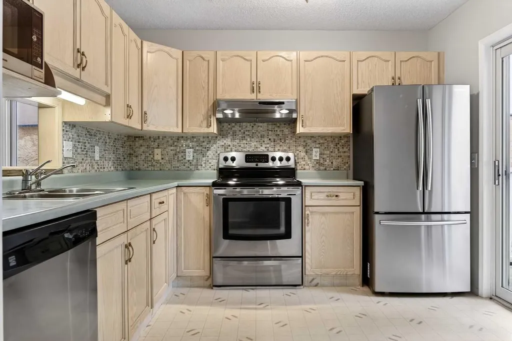 24 Edenwold Green NW Calgary AB T3A 5B8