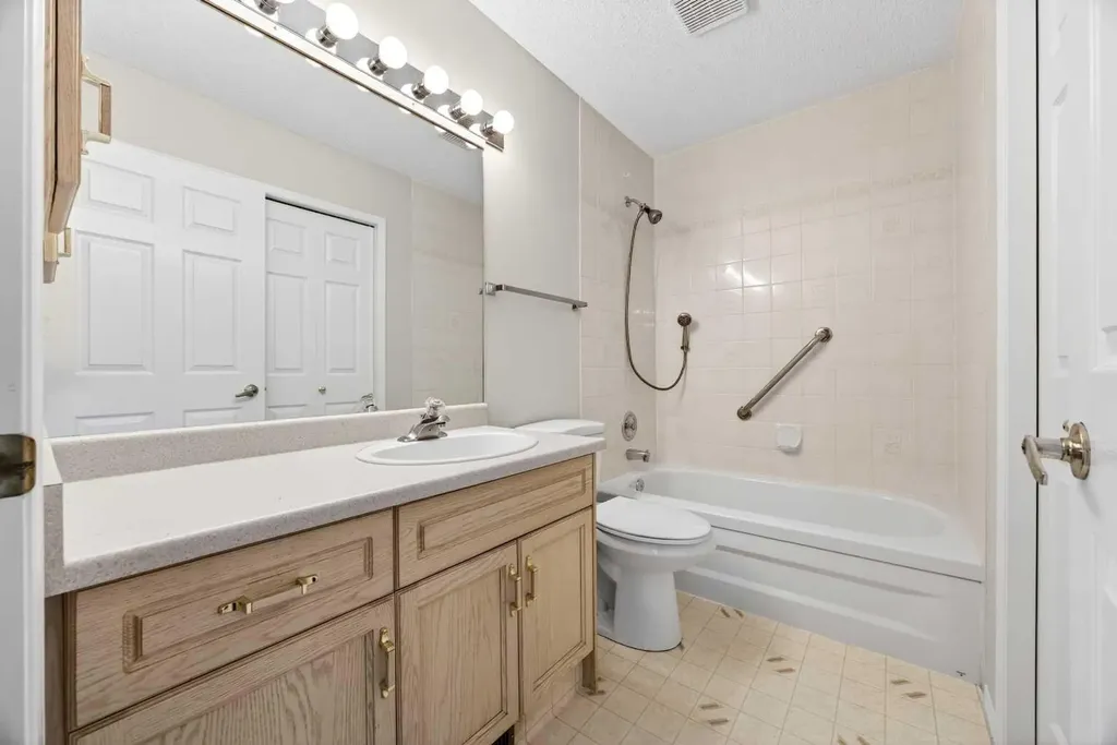24 Edenwold Green NW Calgary AB T3A 5B8