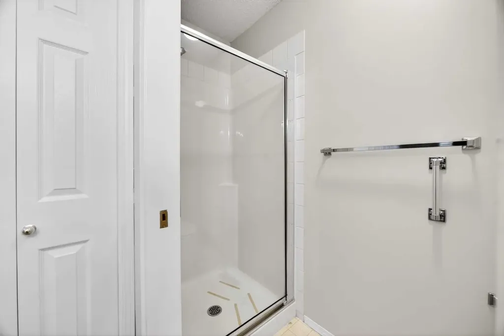 24 Edenwold Green NW Calgary AB T3A 5B8