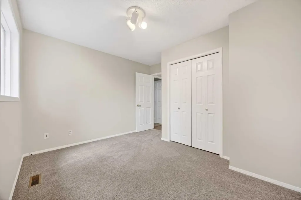 24 Edenwold Green NW Calgary AB T3A 5B8