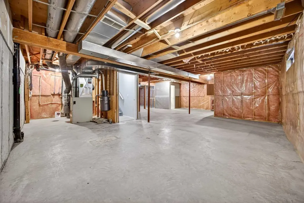 24 Edenwold Green NW Calgary AB T3A 5B8