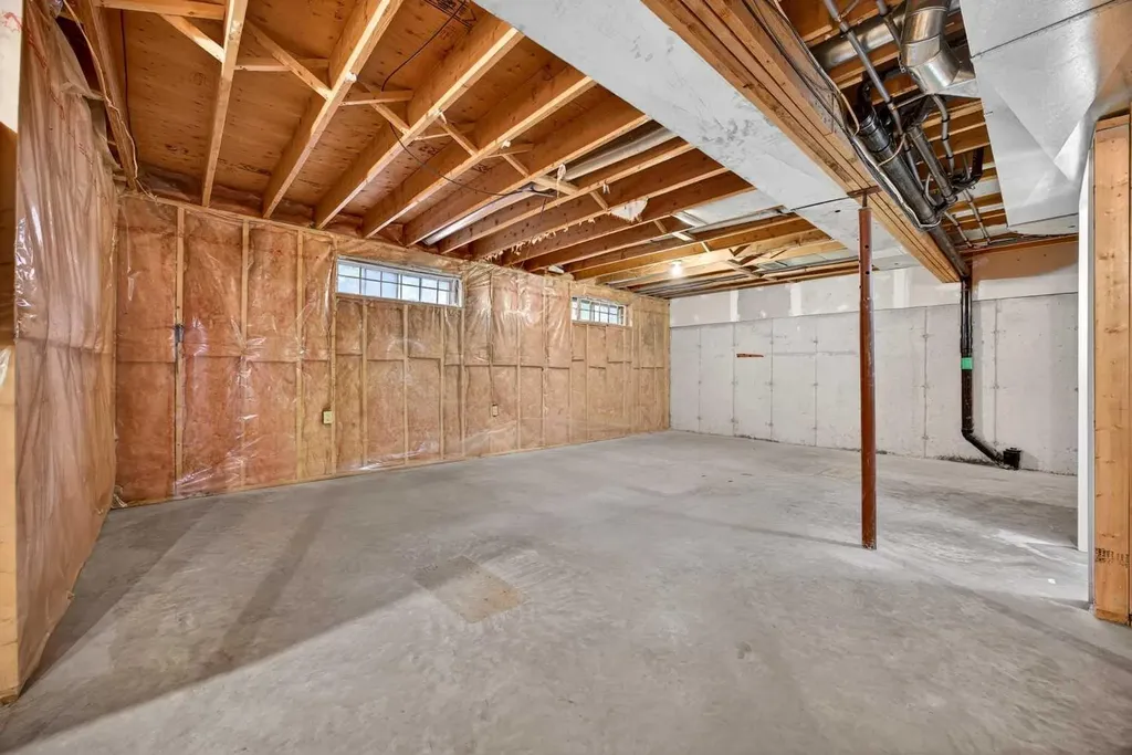 24 Edenwold Green NW Calgary AB T3A 5B8