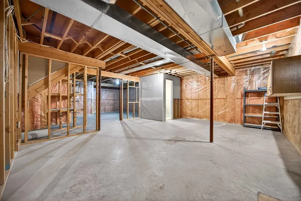 24 Edenwold Green NW Calgary AB T3A 5B8
