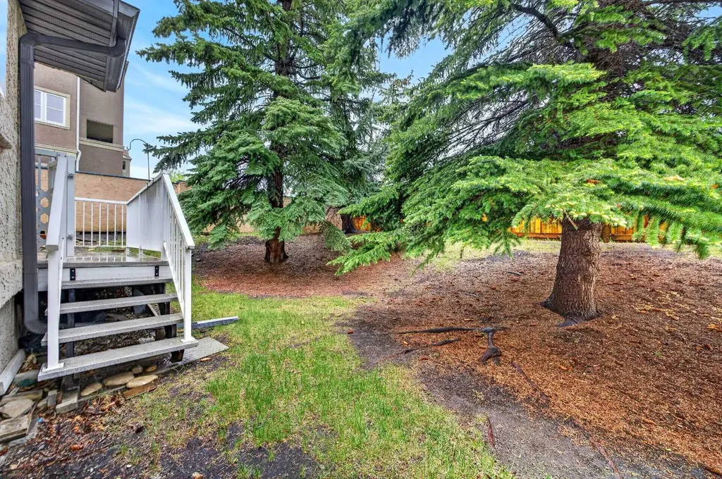 24 Edenwold Green NW Calgary AB T3A 5B8
