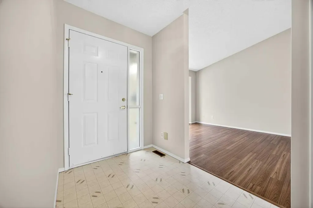 24 Edenwold Green NW Calgary AB T3A 5B8