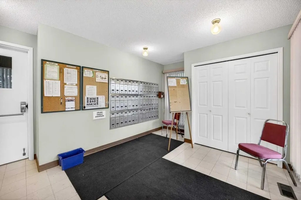 24 Edenwold Green NW Calgary AB T3A 5B8