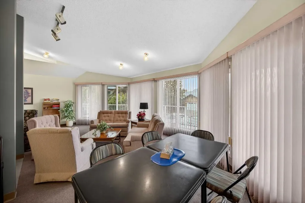 24 Edenwold Green NW Calgary AB T3A 5B8