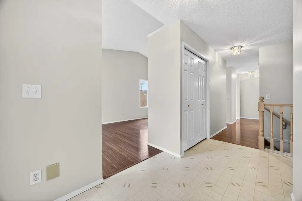 24 Edenwold Green NW Calgary AB T3A 5B8