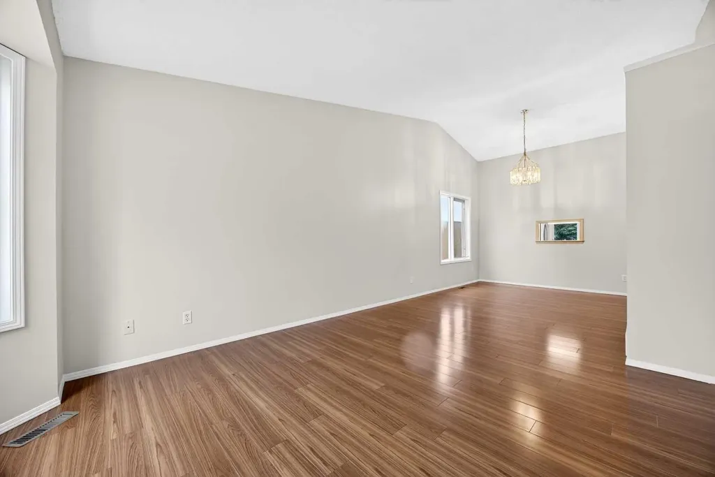 24 Edenwold Green NW Calgary AB T3A 5B8