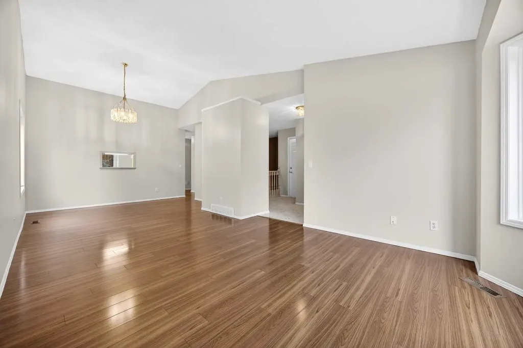 24 Edenwold Green NW Calgary AB T3A 5B8