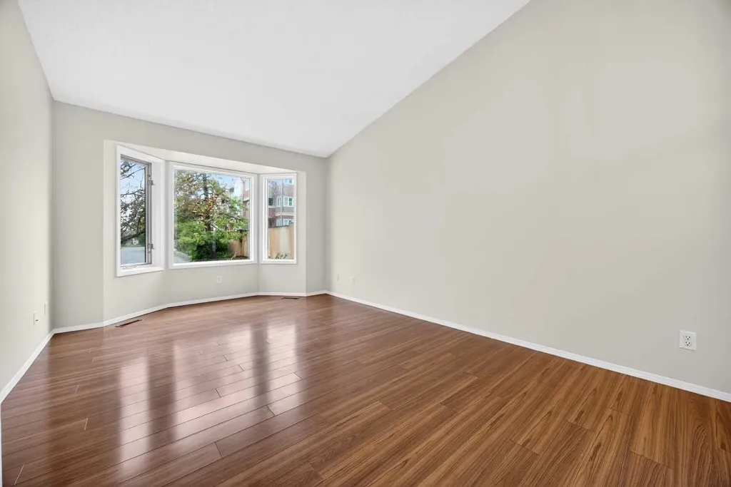 24 Edenwold Green NW Calgary AB T3A 5B8