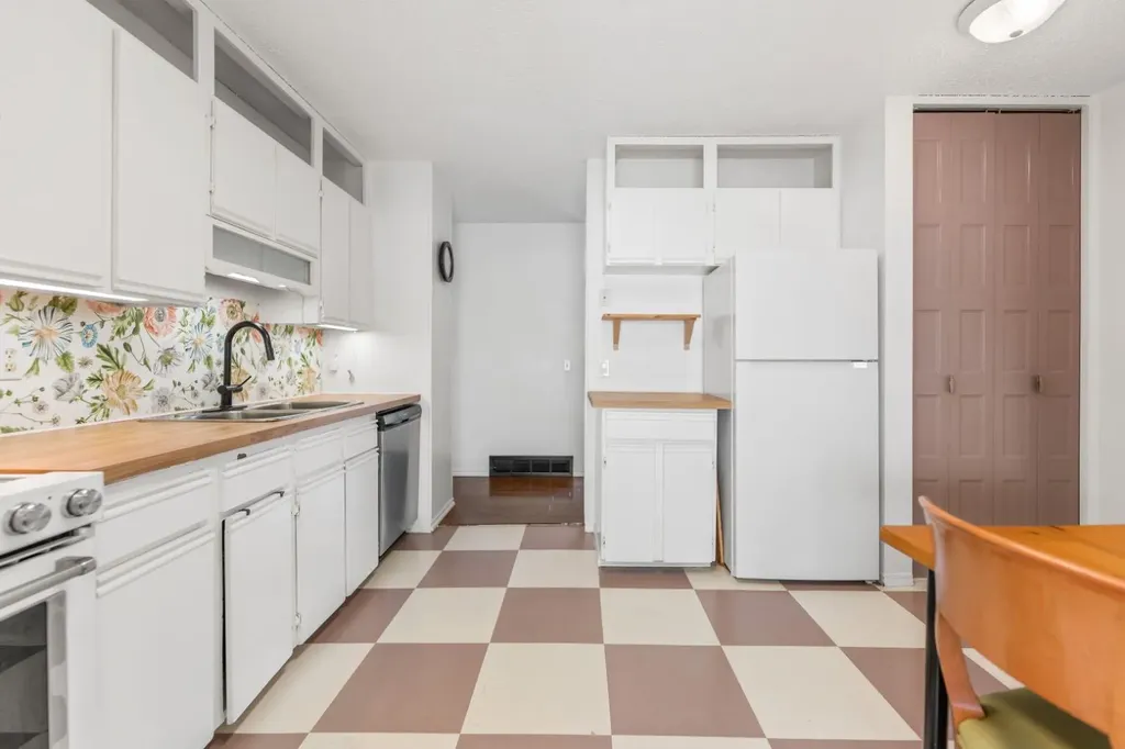 6795 Malvern Road NE Calgary AB T2A 5R1