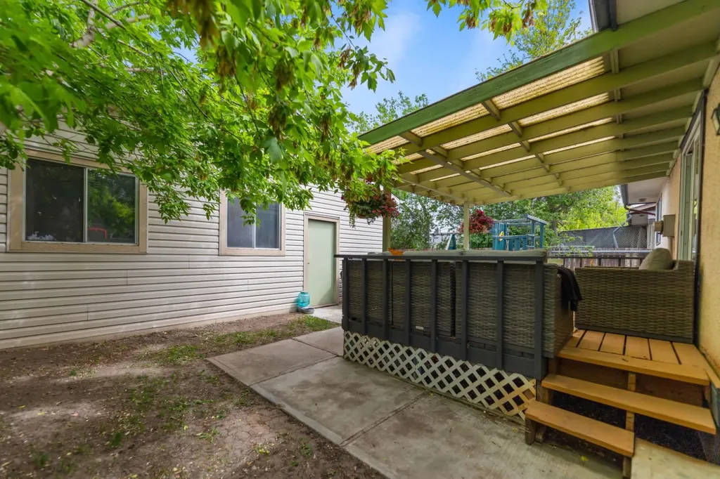 6795 Malvern Road NE Calgary AB T2A 5R1