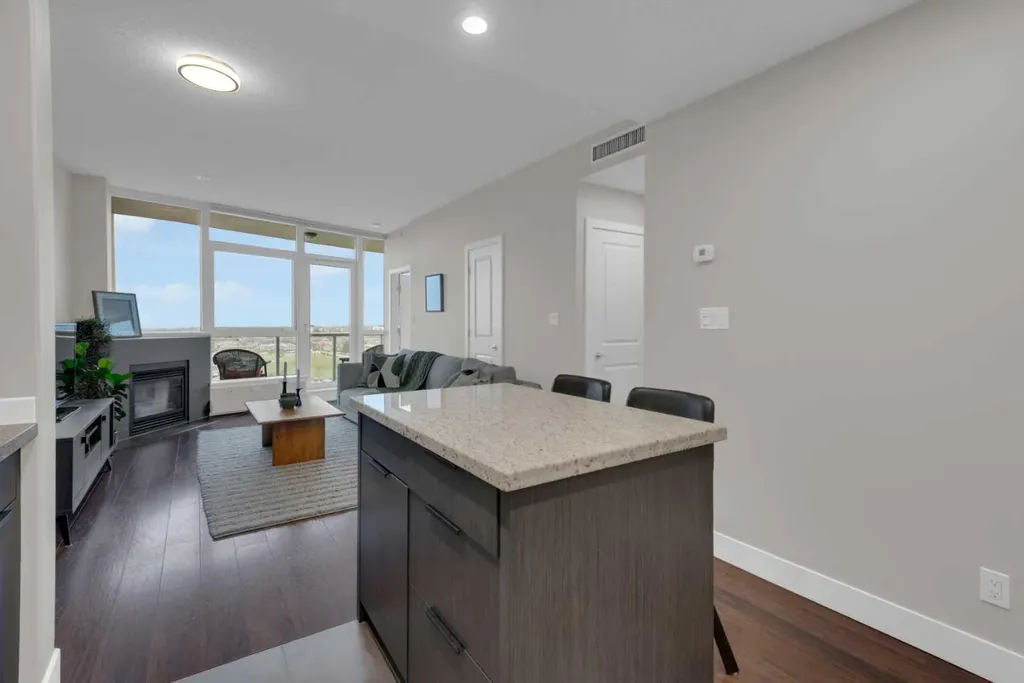 77 Spruce Place SW Calgary AB T3C3X6