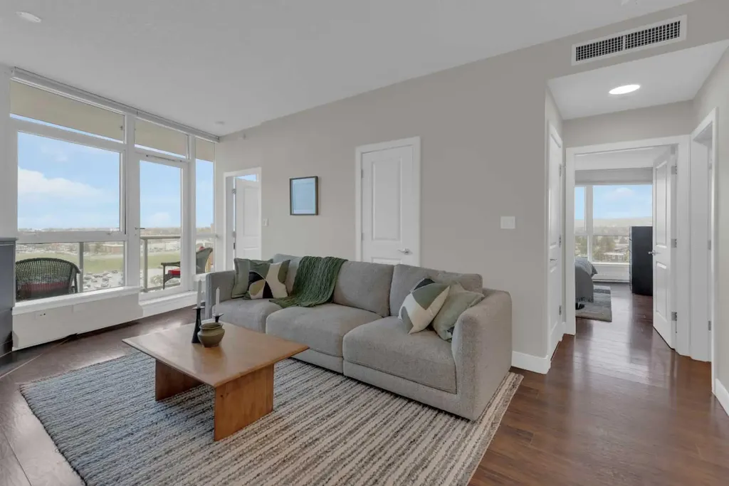 77 Spruce Place SW Calgary AB T3C3X6
