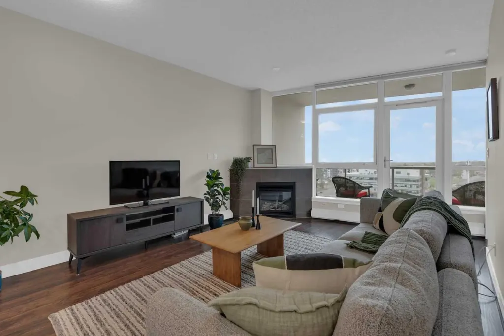 77 Spruce Place SW Calgary AB T3C3X6