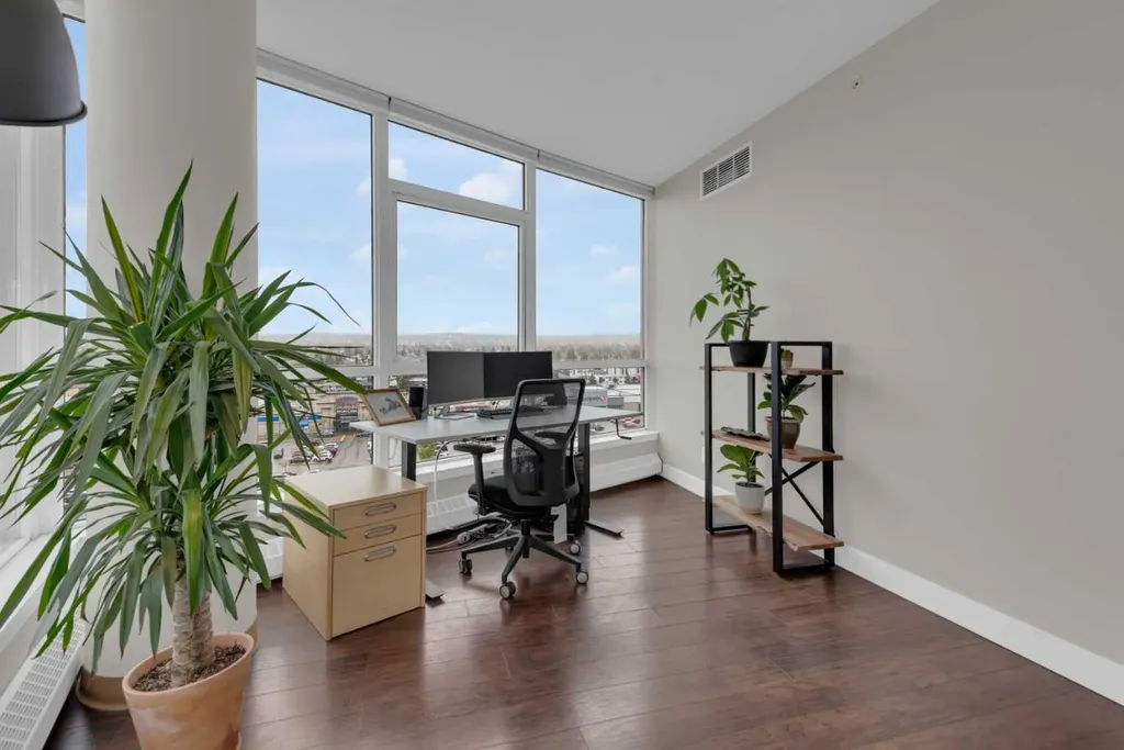 77 Spruce Place SW Calgary AB T3C3X6