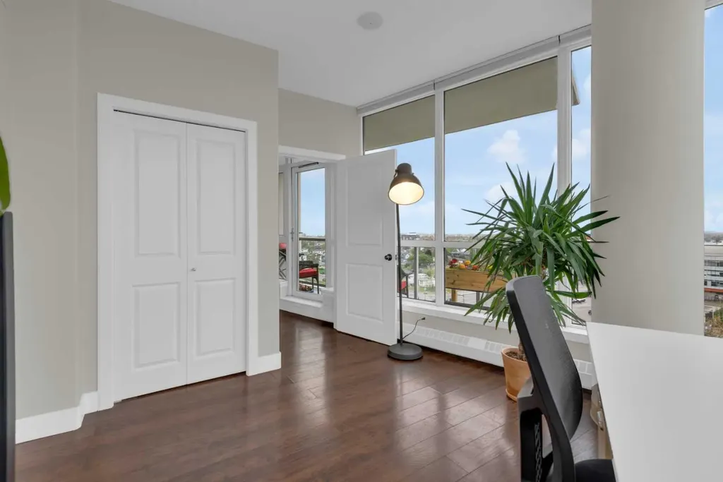77 Spruce Place SW Calgary AB T3C3X6