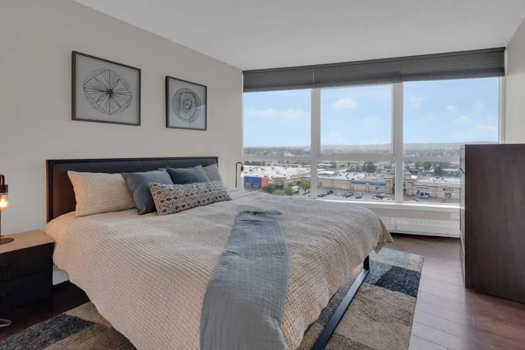 77 Spruce Place SW Calgary AB T3C3X6