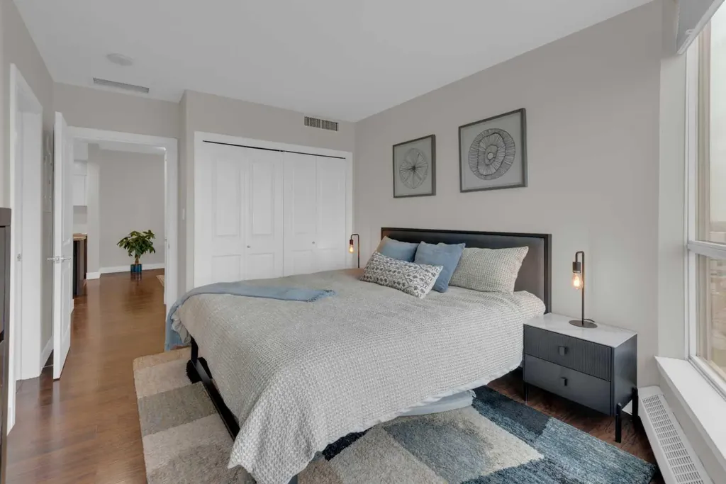 77 Spruce Place SW Calgary AB T3C3X6