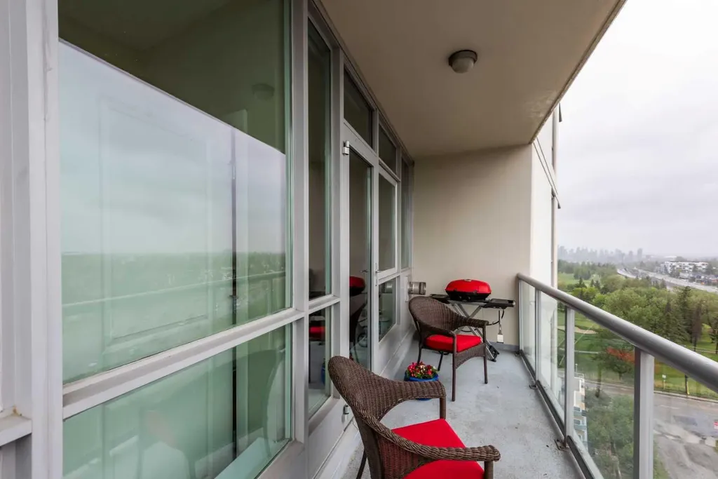 77 Spruce Place SW Calgary AB T3C3X6