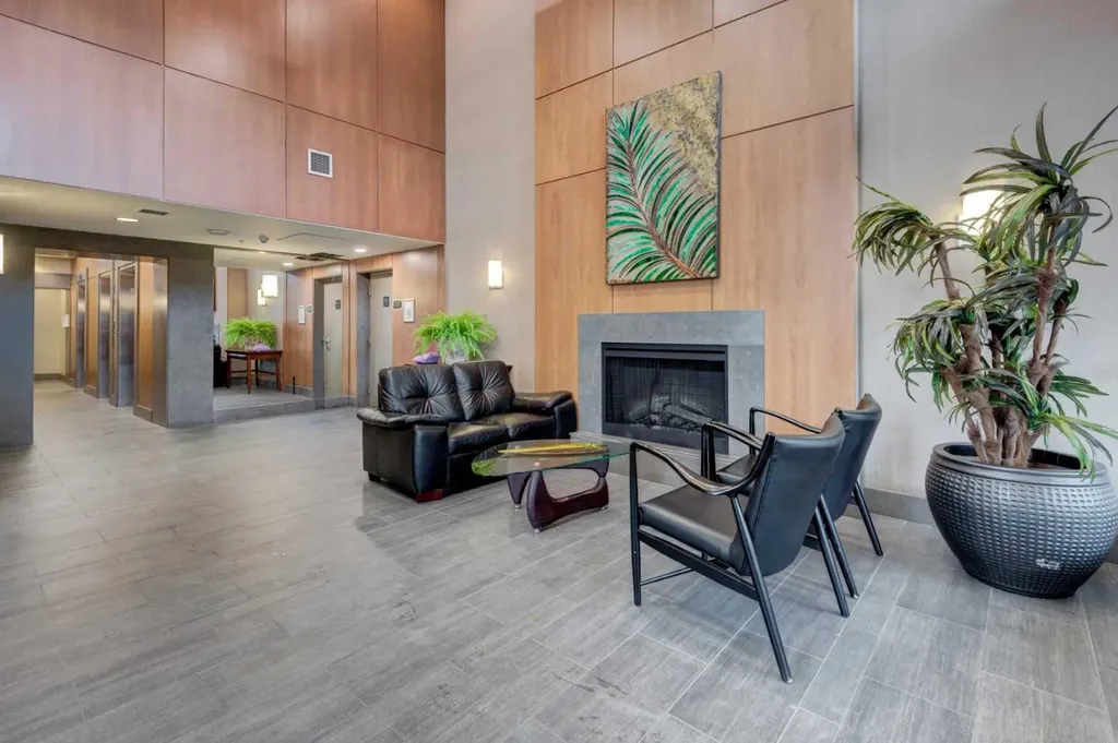 77 Spruce Place SW Calgary AB T3C3X6