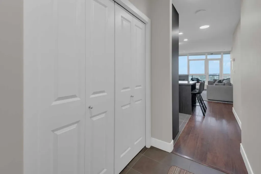 77 Spruce Place SW Calgary AB T3C3X6
