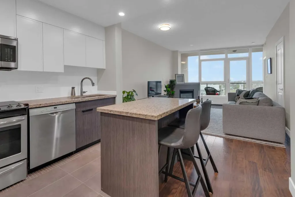 77 Spruce Place SW Calgary AB T3C3X6