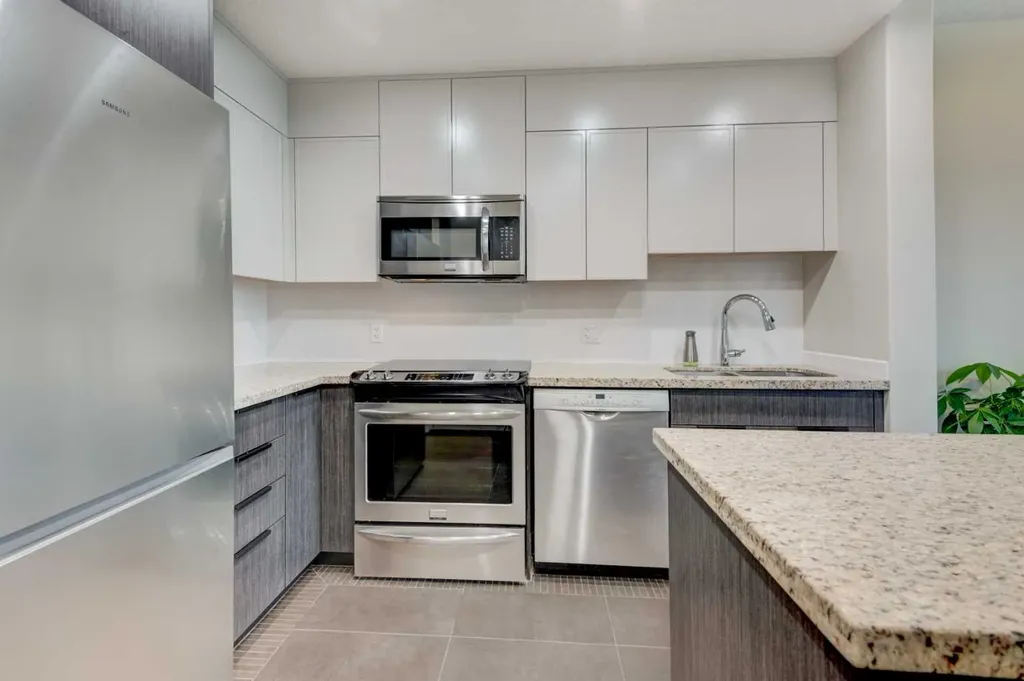 77 Spruce Place SW Calgary AB T3C3X6
