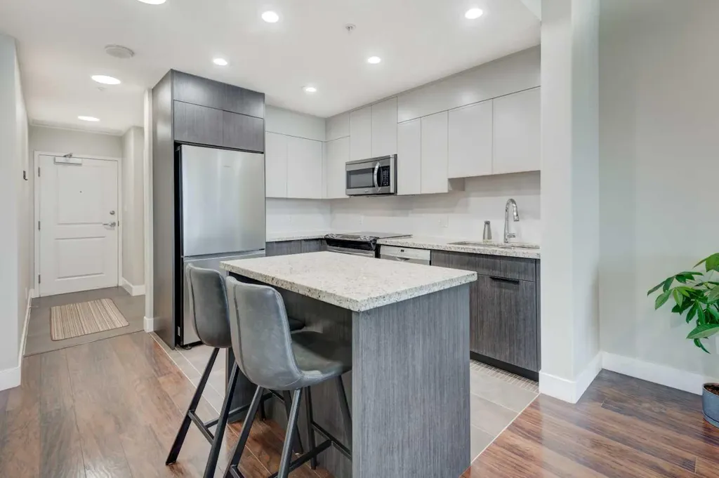 77 Spruce Place SW Calgary AB T3C3X6