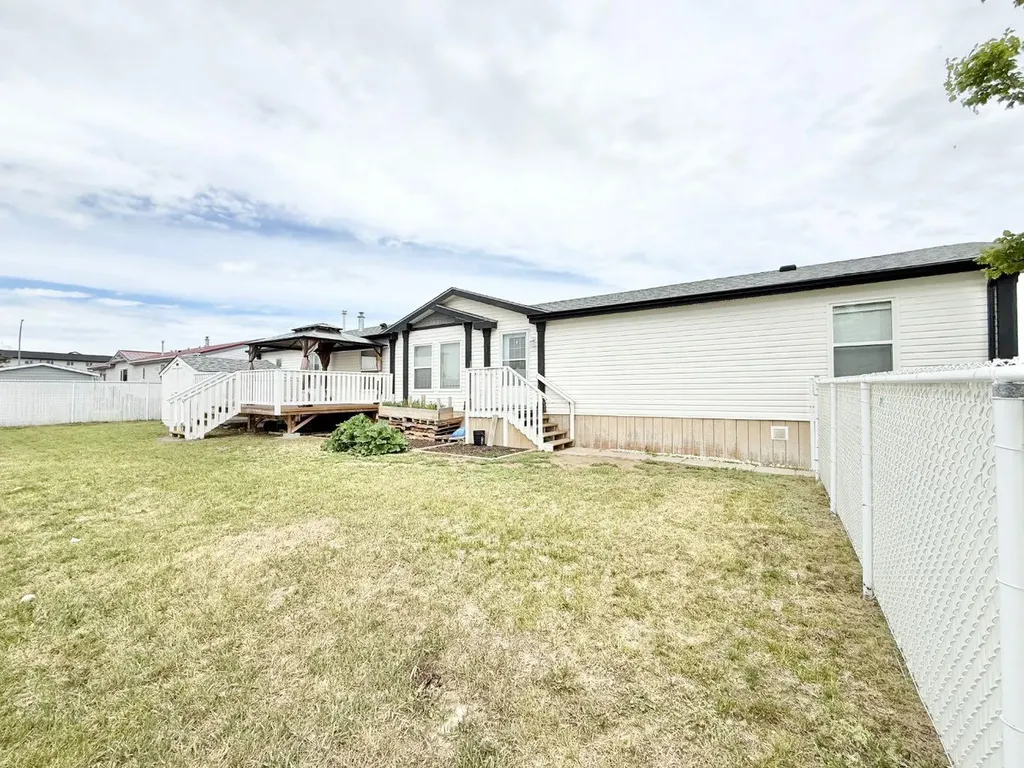 56 Meadowplace Crescent E Brooks AB T1R 1B6