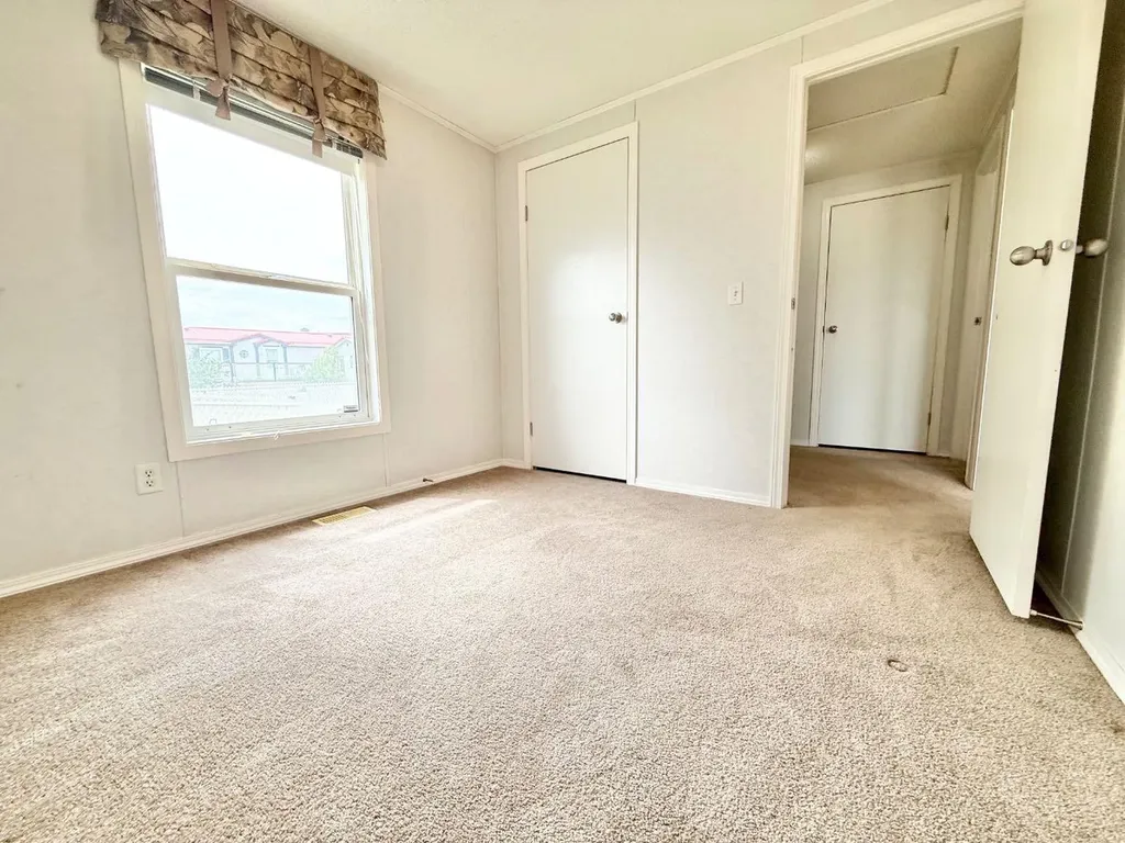 56 Meadowplace Crescent E Brooks AB T1R 0R5