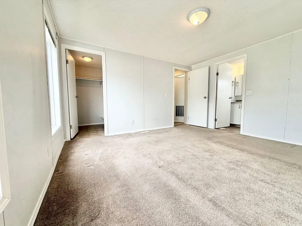 56 Meadowplace Crescent E Brooks AB T1R 0R5