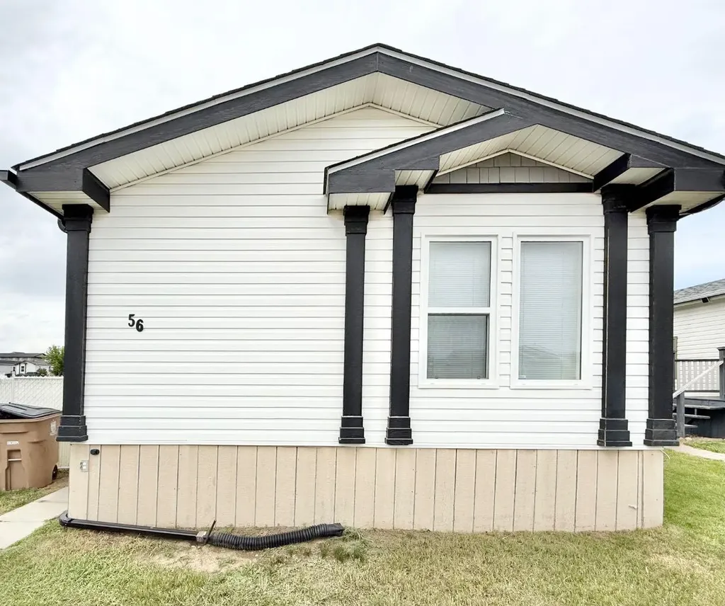 56 Meadowplace Crescent E Brooks AB T1R 0R5