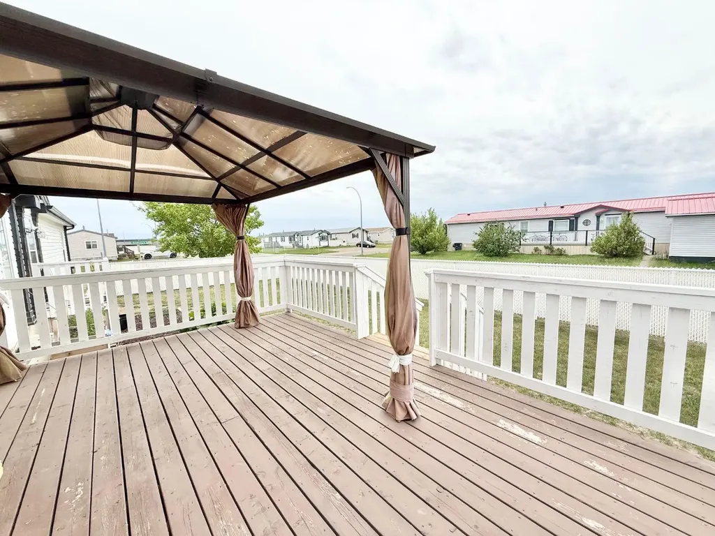 56 Meadowplace Crescent E Brooks AB T1R 1B6
