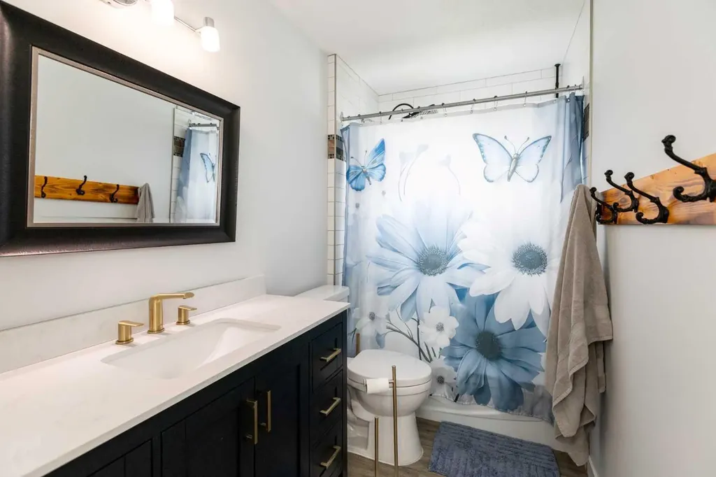 3519 51a Avenue Innisfail AB T4G 1H4