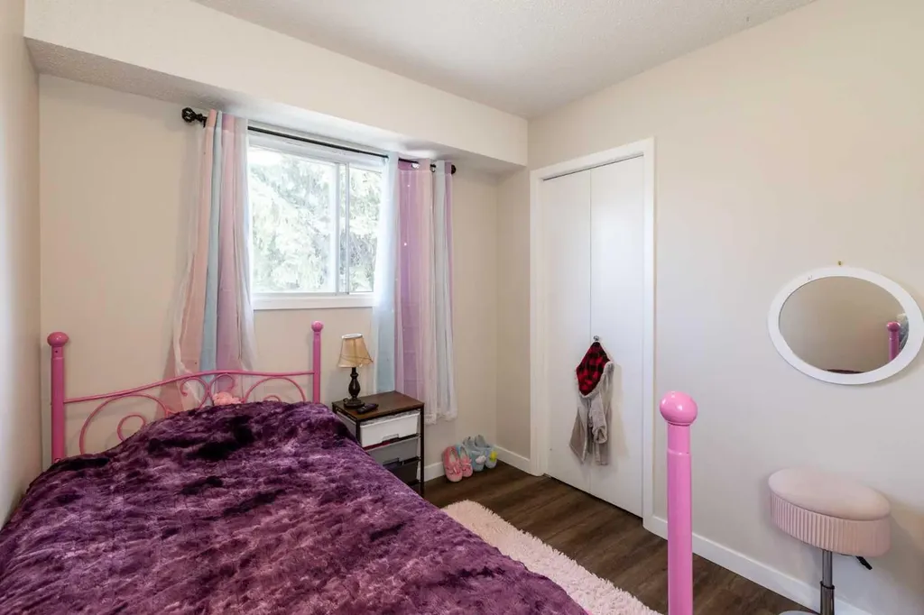 3519 51a Avenue Innisfail AB T4G 1H4
