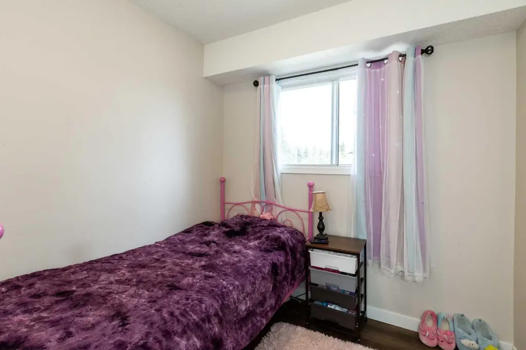 3519 51a Avenue Innisfail AB T4G 1H4